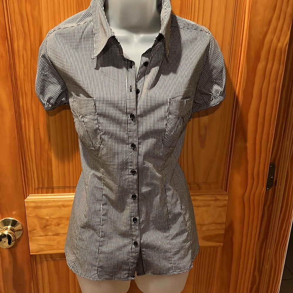 Apt. 9 Top